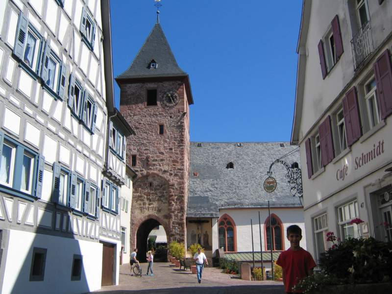 An dieser Kirche gibts eine Weissheit zu entdecken ber die man mal nachdenken knnte. Klick auf das Bild !!!