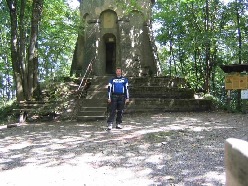 Werner Grassmann am Aussichtsturm auf dem Katzenbuckel