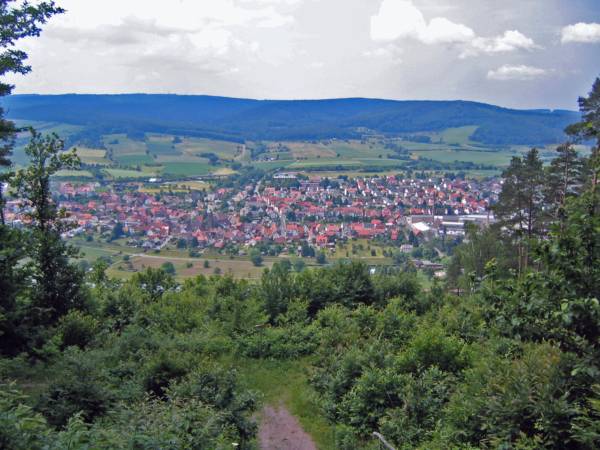 Blick vom Fusse des Aussichtsturmes auf Klingenberg und Umgebung
